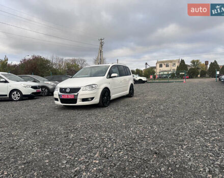 Білий Фольксваген Туран, об'ємом двигуна 1.6 л та пробігом 200 тис. км за 8700 $, фото 5 на Automoto.ua