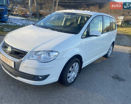 Белый Фольксваген Туран, объемом двигателя 1.97 л и пробегом 251 тыс. км за 8400 $, фото 2 на Automoto.ua