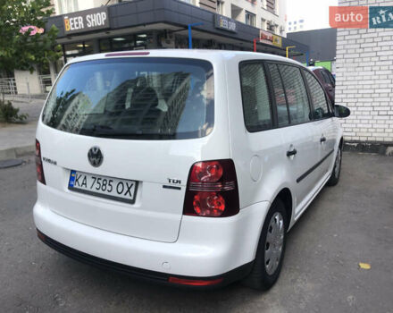 Белый Фольксваген Туран, объемом двигателя 1.9 л и пробегом 247 тыс. км за 9250 $, фото 13 на Automoto.ua