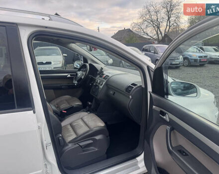 Білий Фольксваген Туран, об'ємом двигуна 1.6 л та пробігом 200 тис. км за 8700 $, фото 28 на Automoto.ua