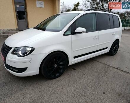 Белый Фольксваген Туран, объемом двигателя 1.6 л и пробегом 187 тыс. км за 6999 $, фото 1 на Automoto.ua