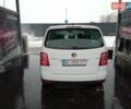 Белый Фольксваген Туран, объемом двигателя 1.9 л и пробегом 260 тыс. км за 8200 $, фото 3 на Automoto.ua