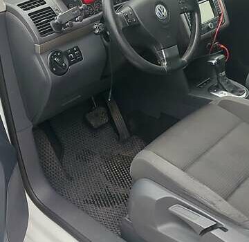 Белый Фольксваген Туран, объемом двигателя 1.39 л и пробегом 186 тыс. км за 8850 $, фото 5 на Automoto.ua