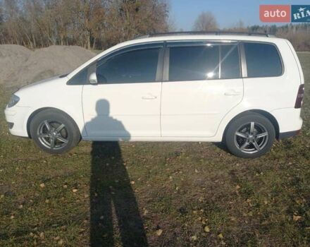 Белый Фольксваген Туран, объемом двигателя 1.39 л и пробегом 316 тыс. км за 8000 $, фото 11 на Automoto.ua