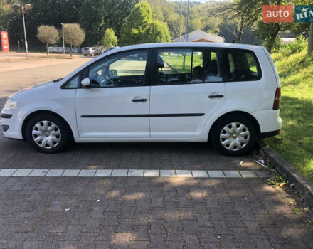 Белый Фольксваген Туран, объемом двигателя 1.9 л и пробегом 247 тыс. км за 9250 $, фото 9 на Automoto.ua