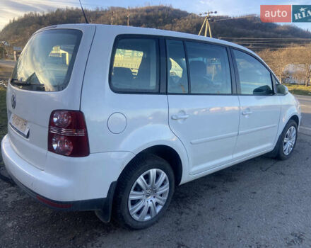 Белый Фольксваген Туран, объемом двигателя 1.97 л и пробегом 251 тыс. км за 8400 $, фото 7 на Automoto.ua