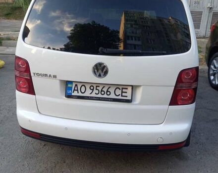 Белый Фольксваген Туран, объемом двигателя 1.97 л и пробегом 345 тыс. км за 8000 $, фото 3 на Automoto.ua