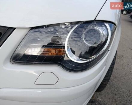 Белый Фольксваген Туран, объемом двигателя 1.6 л и пробегом 186 тыс. км за 7800 $, фото 12 на Automoto.ua