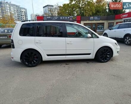 Белый Фольксваген Туран, объемом двигателя 1.6 л и пробегом 186 тыс. км за 7800 $, фото 4 на Automoto.ua
