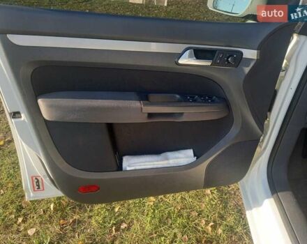 Белый Фольксваген Туран, объемом двигателя 1.39 л и пробегом 316 тыс. км за 8000 $, фото 3 на Automoto.ua