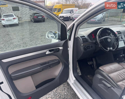 Білий Фольксваген Туран, об'ємом двигуна 1.6 л та пробігом 200 тис. км за 8700 $, фото 40 на Automoto.ua