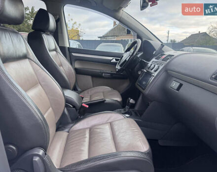 Білий Фольксваген Туран, об'ємом двигуна 1.6 л та пробігом 200 тис. км за 8700 $, фото 27 на Automoto.ua