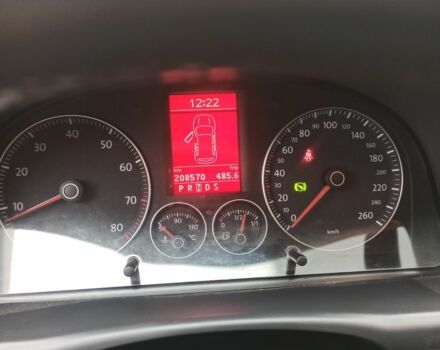 Белый Фольксваген Туран, объемом двигателя 1.4 л и пробегом 208 тыс. км за 8600 $, фото 7 на Automoto.ua