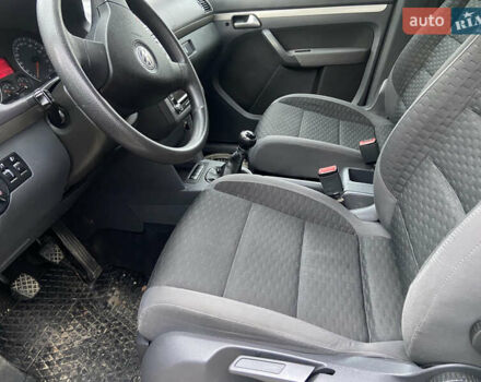 Белый Фольксваген Туран, объемом двигателя 1.97 л и пробегом 251 тыс. км за 8400 $, фото 11 на Automoto.ua