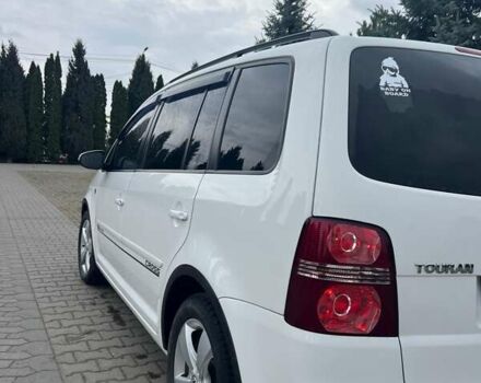 Білий Фольксваген Туран, об'ємом двигуна 1.97 л та пробігом 246 тис. км за 9350 $, фото 3 на Automoto.ua
