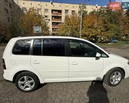 Белый Фольксваген Туран, объемом двигателя 1.9 л и пробегом 295 тыс. км за 6999 $, фото 4 на Automoto.ua