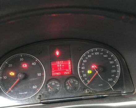 Белый Фольксваген Туран, объемом двигателя 1.9 л и пробегом 227 тыс. км за 7500 $, фото 5 на Automoto.ua