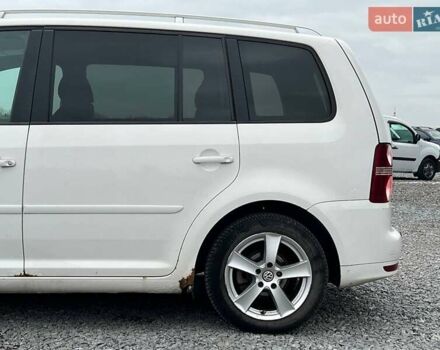 Білий Фольксваген Туран, об'ємом двигуна 1.4 л та пробігом 197 тис. км за 6490 $, фото 4 на Automoto.ua