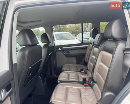 Білий Фольксваген Туран, об'ємом двигуна 1.6 л та пробігом 200 тис. км за 8700 $, фото 33 на Automoto.ua