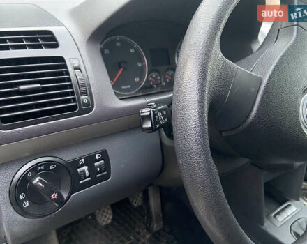 Белый Фольксваген Туран, объемом двигателя 1.97 л и пробегом 251 тыс. км за 8400 $, фото 14 на Automoto.ua