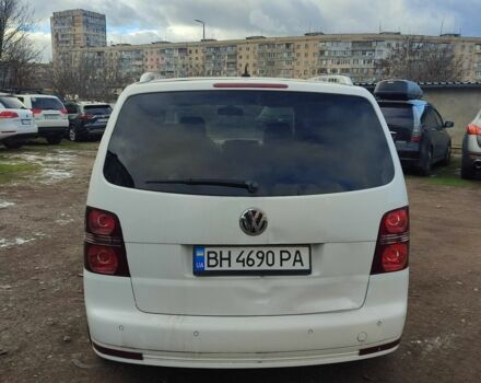 Белый Фольксваген Туран, объемом двигателя 1.4 л и пробегом 211 тыс. км за 6800 $, фото 5 на Automoto.ua