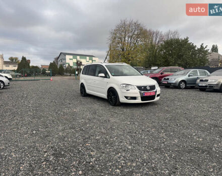 Білий Фольксваген Туран, об'ємом двигуна 1.6 л та пробігом 200 тис. км за 8700 $, фото 2 на Automoto.ua