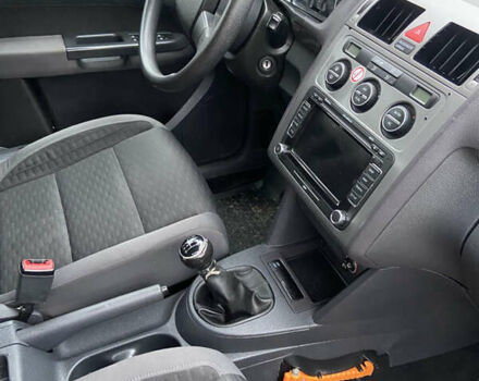 Белый Фольксваген Туран, объемом двигателя 1.97 л и пробегом 251 тыс. км за 8400 $, фото 9 на Automoto.ua