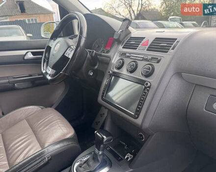 Білий Фольксваген Туран, об'ємом двигуна 1.6 л та пробігом 200 тис. км за 8700 $, фото 24 на Automoto.ua