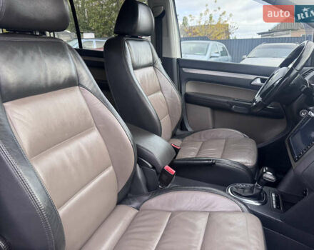 Білий Фольксваген Туран, об'ємом двигуна 1.6 л та пробігом 200 тис. км за 8700 $, фото 26 на Automoto.ua