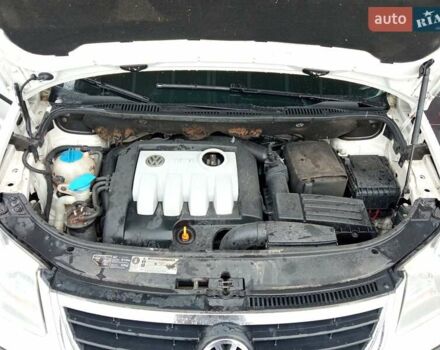 Белый Фольксваген Туран, объемом двигателя 1.9 л и пробегом 260 тыс. км за 8200 $, фото 7 на Automoto.ua