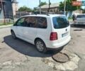Белый Фольксваген Туран, объемом двигателя 1.4 л и пробегом 250 тыс. км за 7500 $, фото 1 на Automoto.ua