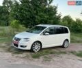 Белый Фольксваген Туран, объемом двигателя 1.4 л и пробегом 232 тыс. км за 7777 $, фото 1 на Automoto.ua
