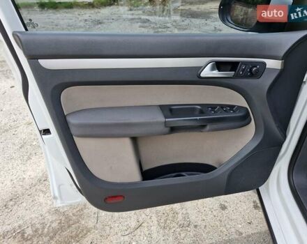 Белый Фольксваген Туран, объемом двигателя 1.39 л и пробегом 408 тыс. км за 5699 $, фото 3 на Automoto.ua