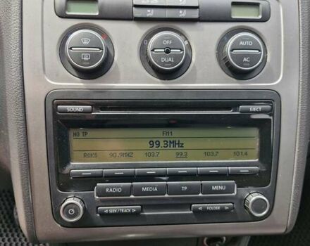 Белый Фольксваген Туран, объемом двигателя 1.39 л и пробегом 408 тыс. км за 5699 $, фото 12 на Automoto.ua