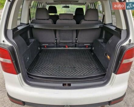 Белый Фольксваген Туран, объемом двигателя 1.39 л и пробегом 408 тыс. км за 5699 $, фото 23 на Automoto.ua