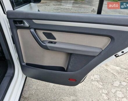 Белый Фольксваген Туран, объемом двигателя 1.39 л и пробегом 408 тыс. км за 5699 $, фото 19 на Automoto.ua