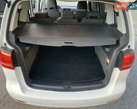 Белый Фольксваген Туран, объемом двигателя 1.6 л и пробегом 235 тыс. км за 9800 $, фото 13 на Automoto.ua