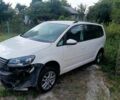 Белый Фольксваген Туран, объемом двигателя 1.6 л и пробегом 120 тыс. км за 2999 $, фото 1 на Automoto.ua