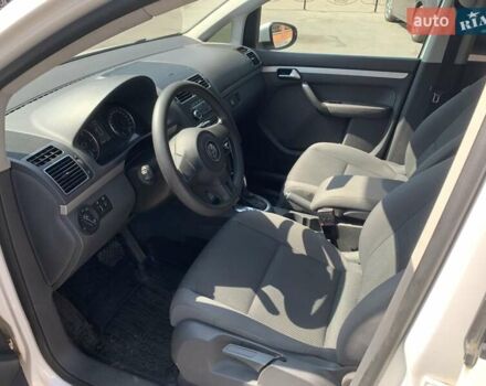 Білий Фольксваген Туран, об'ємом двигуна 1.6 л та пробігом 324 тис. км за 10000 $, фото 3 на Automoto.ua