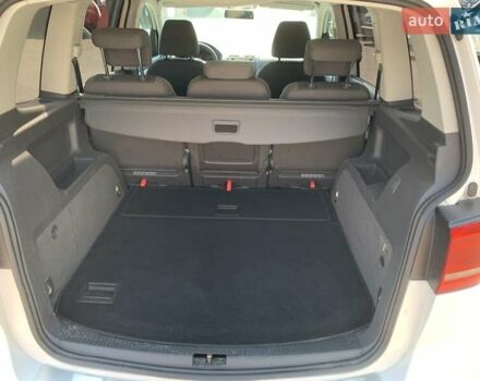 Білий Фольксваген Туран, об'ємом двигуна 1.6 л та пробігом 324 тис. км за 10000 $, фото 7 на Automoto.ua