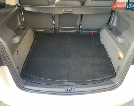 Белый Фольксваген Туран, объемом двигателя 1.6 л и пробегом 235 тыс. км за 9800 $, фото 14 на Automoto.ua