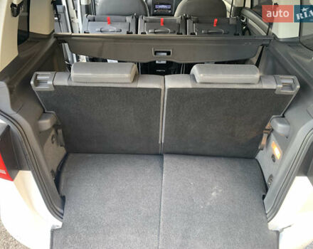 Белый Фольксваген Туран, объемом двигателя 1.6 л и пробегом 235 тыс. км за 9800 $, фото 15 на Automoto.ua