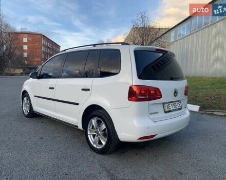 Белый Фольксваген Туран, объемом двигателя 1.6 л и пробегом 235 тыс. км за 9800 $, фото 4 на Automoto.ua