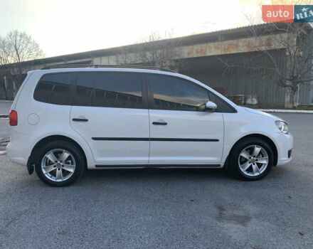 Белый Фольксваген Туран, объемом двигателя 1.6 л и пробегом 235 тыс. км за 9800 $, фото 7 на Automoto.ua