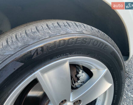 Белый Фольксваген Туран, объемом двигателя 1.6 л и пробегом 235 тыс. км за 9800 $, фото 24 на Automoto.ua