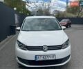 Белый Фольксваген Туран, объемом двигателя 1.6 л и пробегом 283 тыс. км за 9000 $, фото 1 на Automoto.ua