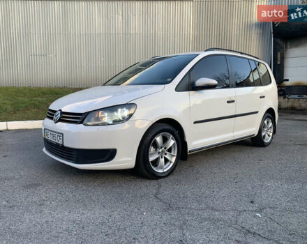 Белый Фольксваген Туран, объемом двигателя 1.6 л и пробегом 235 тыс. км за 9800 $, фото 2 на Automoto.ua