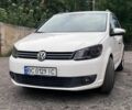 Белый Фольксваген Туран, объемом двигателя 1.6 л и пробегом 332 тыс. км за 9500 $, фото 1 на Automoto.ua