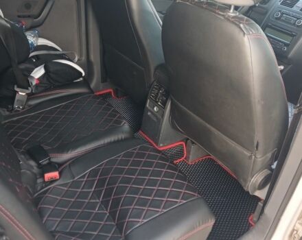 Білий Фольксваген Туран, об'ємом двигуна 1.6 л та пробігом 255 тис. км за 9300 $, фото 7 на Automoto.ua