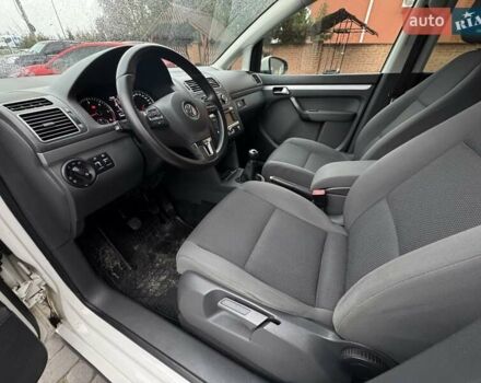 Білий Фольксваген Туран, об'ємом двигуна 1.6 л та пробігом 218 тис. км за 8700 $, фото 1 на Automoto.ua